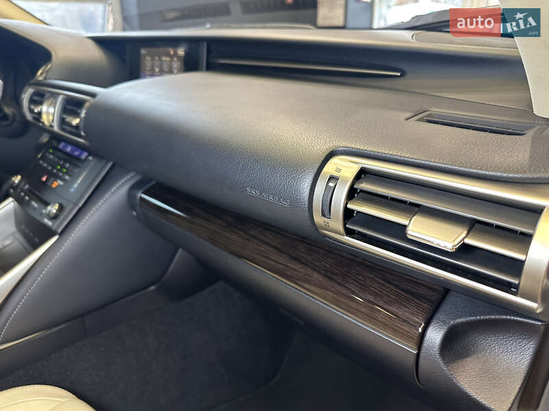 Седан Lexus IS 2015 в Києві