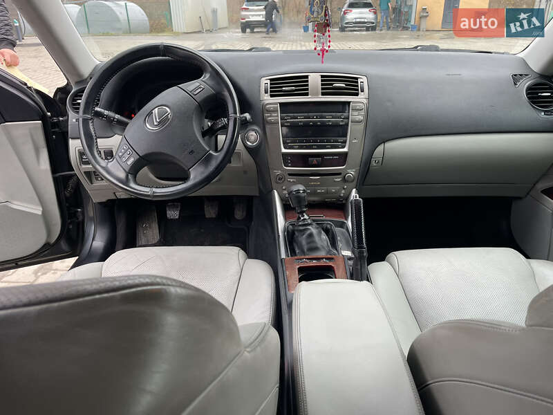 Седан Lexus IS 2007 в Турці