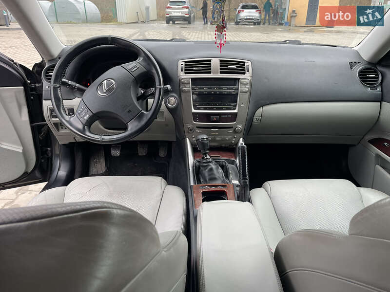 Седан Lexus IS 2007 в Турці
