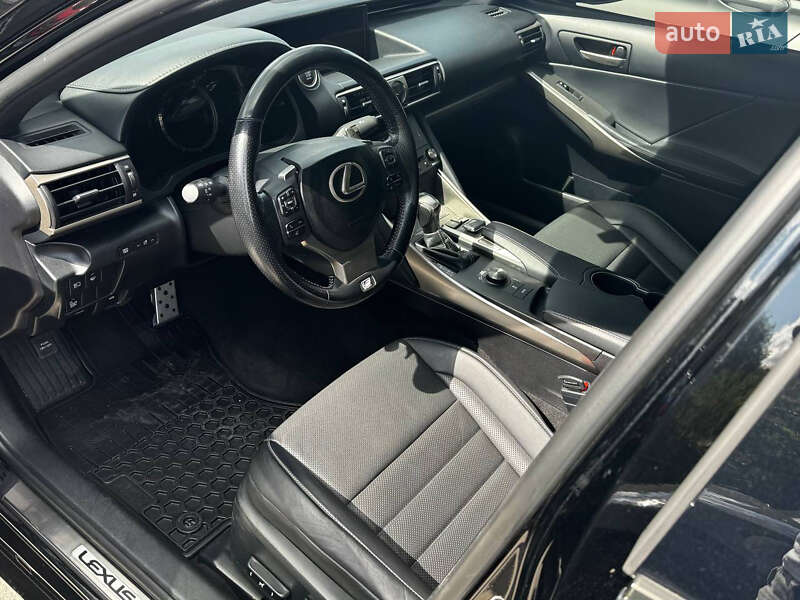 Седан Lexus IS 2017 в Дніпрі