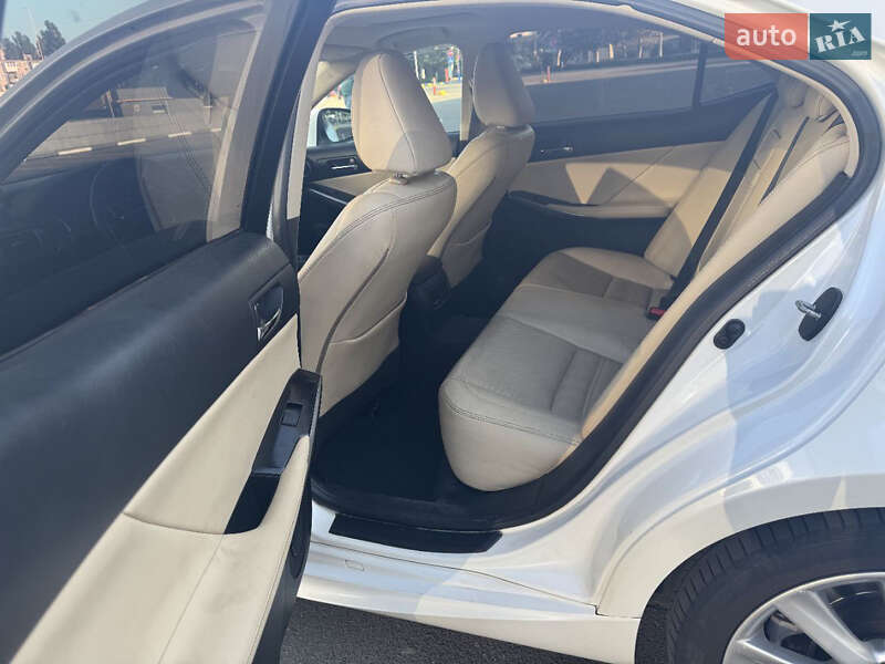 Седан Lexus IS 2013 в Одесі