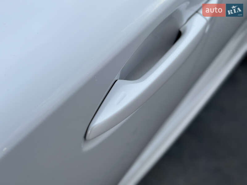 Седан Lexus IS 2016 в Киеве фото 12 Седан Lexus IS 2016 в Киеве