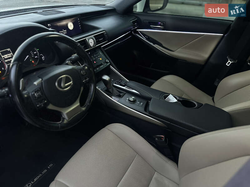 Седан Lexus IS 2016 в Киеве фото 17 Седан Lexus IS 2016 в Киеве