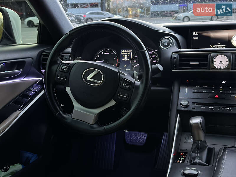 Седан Lexus IS 2016 в Киеве фото 23 Седан Lexus IS 2016 в Киеве
