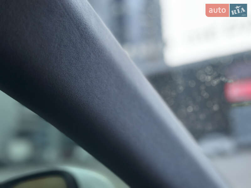 Седан Lexus IS 2016 в Киеве фото 27 Седан Lexus IS 2016 в Киеве