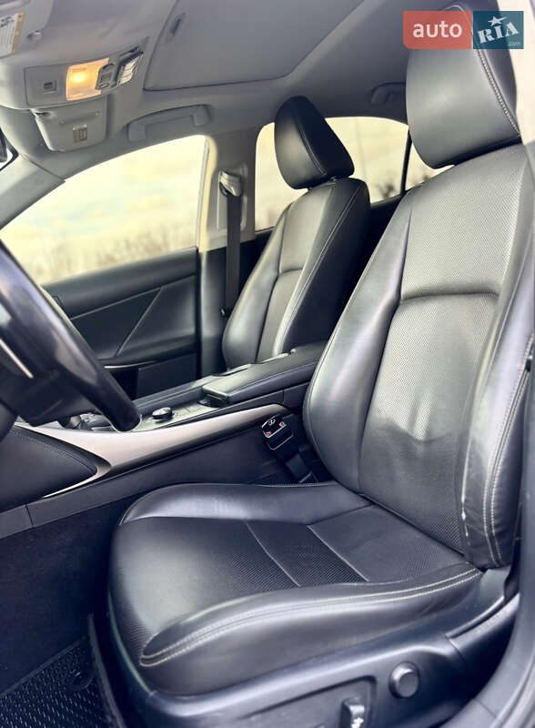 Седан Lexus IS 2016 в Киеве