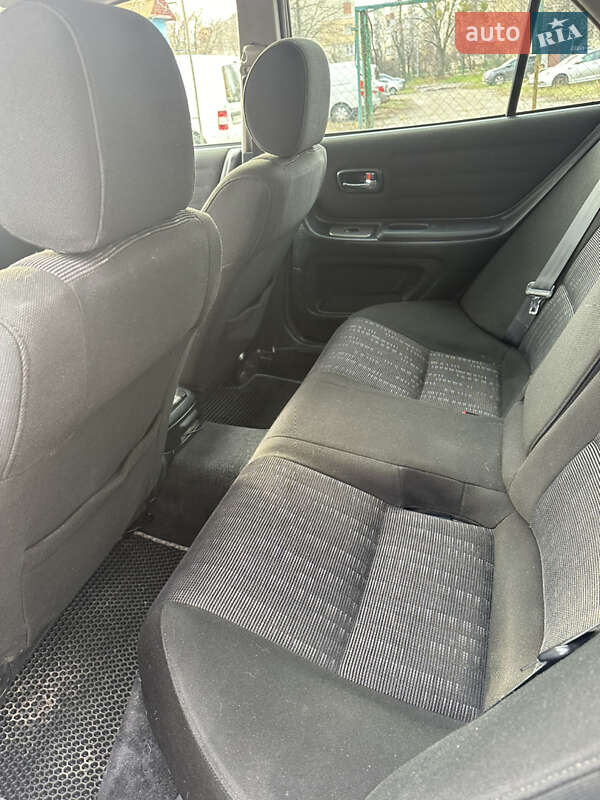 Седан Lexus IS 2000 в Киеве