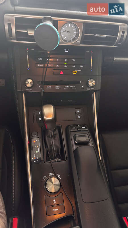 Седан Lexus IS 2015 в Ізмаїлі