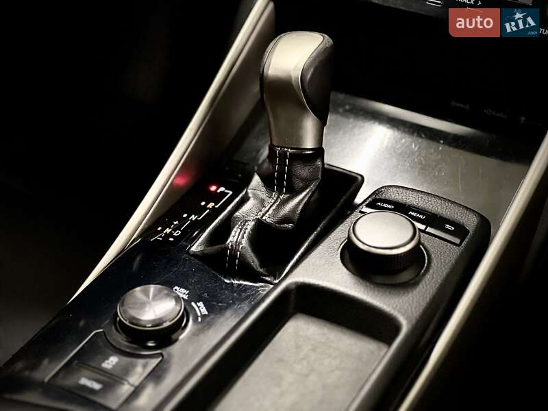 Седан Lexus IS 2013 в Миколаєві