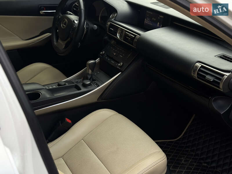 Седан Lexus IS 2014 в Киеве фото 20 Седан Lexus IS 2014 в Киеве