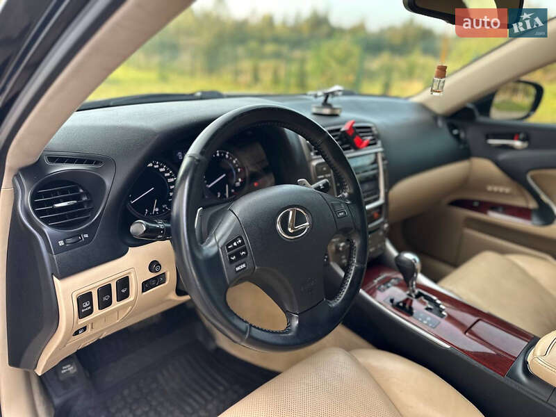 Седан Lexus IS 2006 в Ивано-Франковске