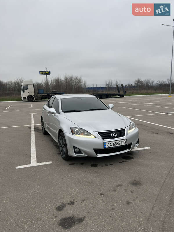 Lexus IS 2011