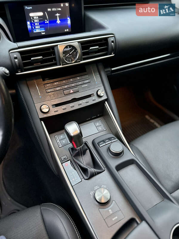 Седан Lexus IS 2019 в Києві