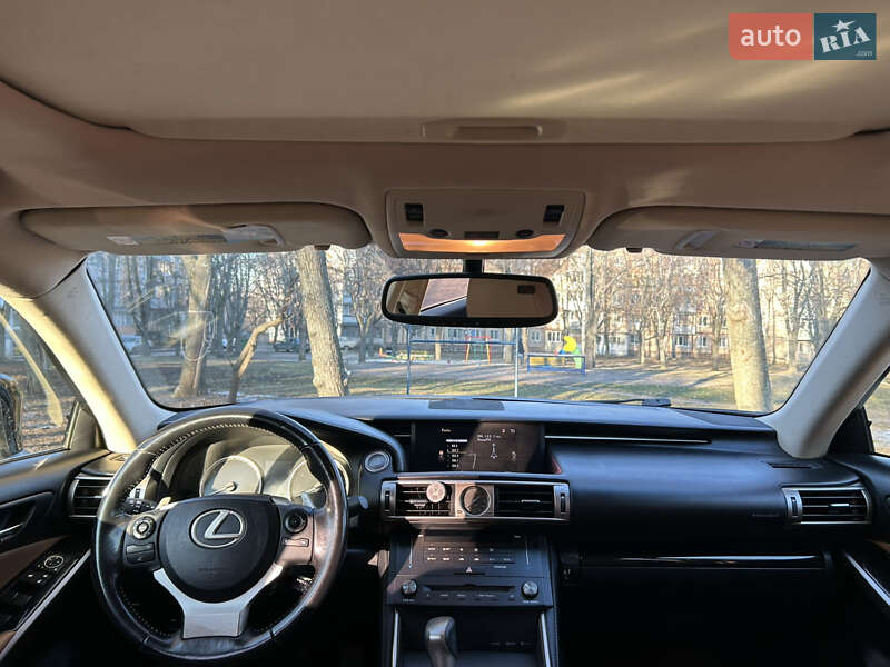 Седан Lexus IS 2015 в Харкові