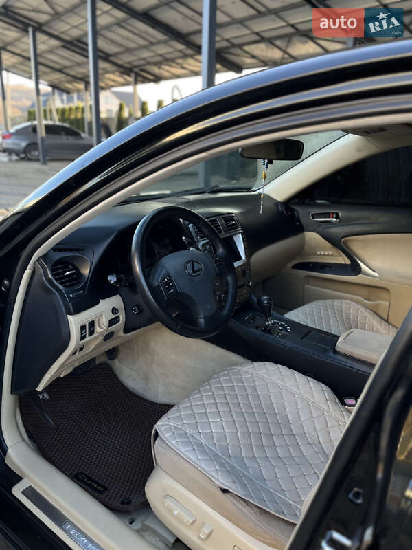 Седан Lexus IS 2007 в Иршаве