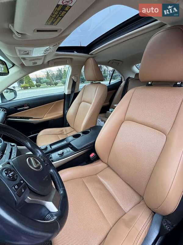 Седан Lexus IS 2014 в Измаиле