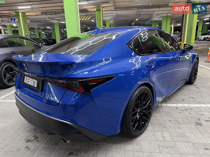 Седан Lexus IS 2021 в Киеве