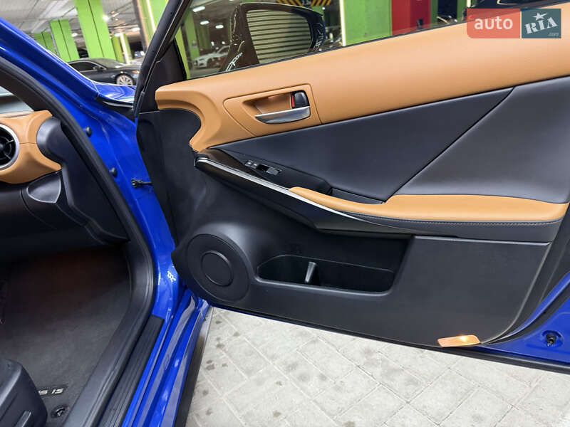 Седан Lexus IS 2021 в Киеве