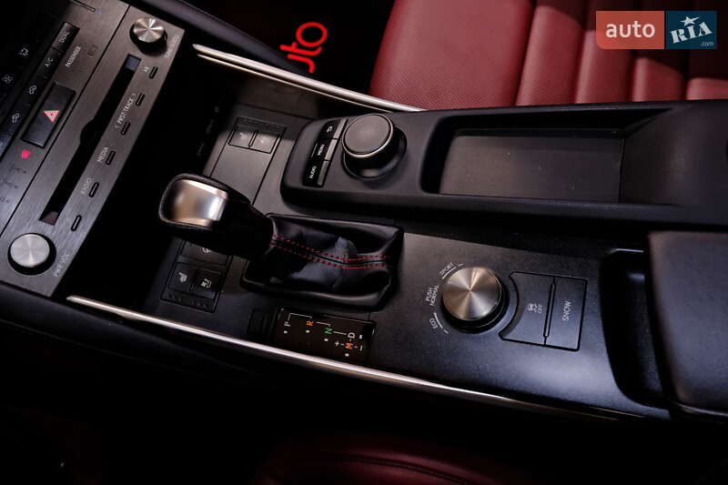 Седан Lexus IS 2018 в Одессе