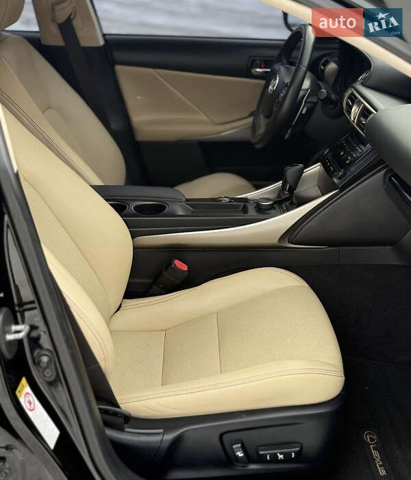 Седан Lexus IS 2013 в Днепре