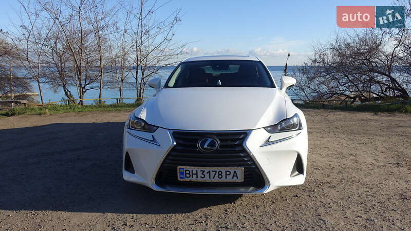 Lexus IS 2018