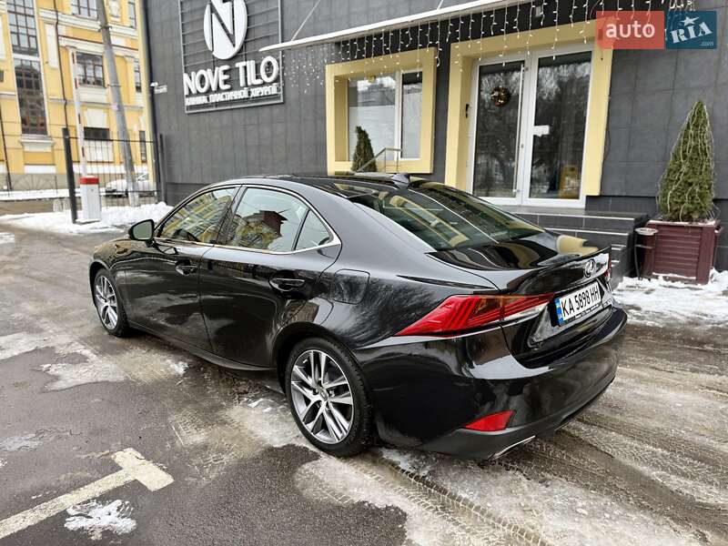 Седан Lexus IS 2018 в Киеве