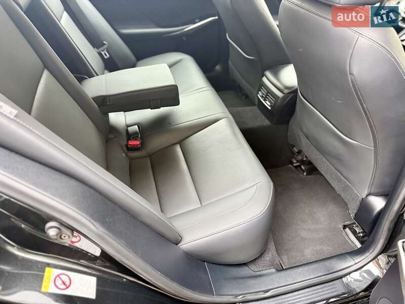 Седан Lexus IS 2018 в Киеве