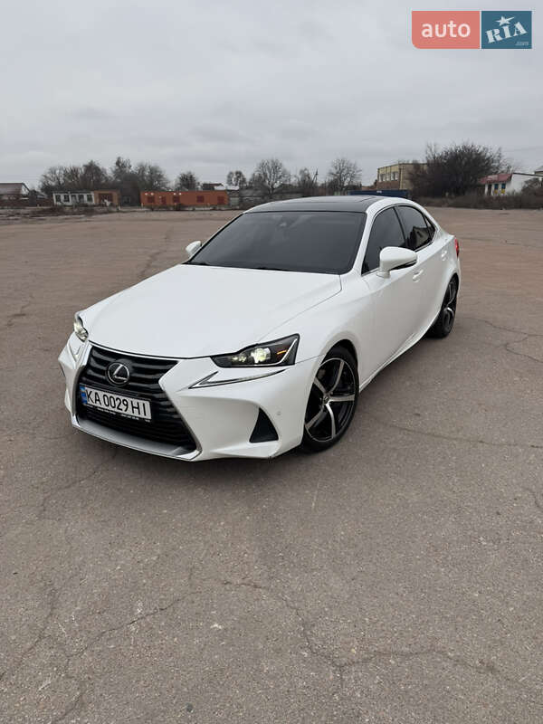 Lexus IS 2016
