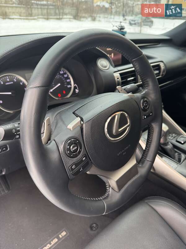 Седан Lexus IS 2014 в Києві