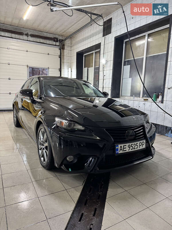 Седан Lexus IS 2013 в Никополе
