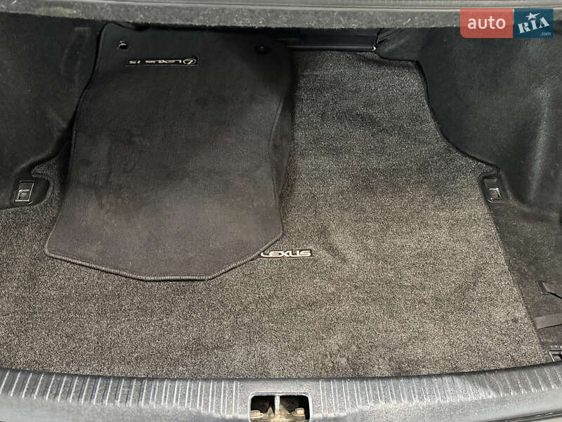 Седан Lexus IS 2013 в Никополе