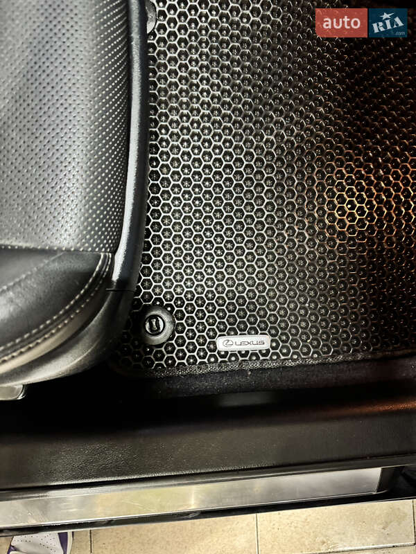 Седан Lexus IS 2013 в Никополе