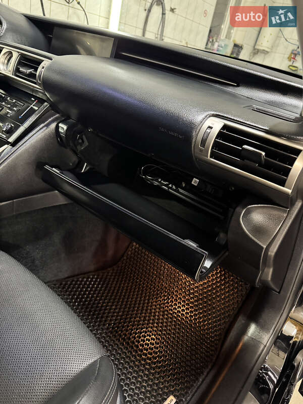 Седан Lexus IS 2013 в Никополе