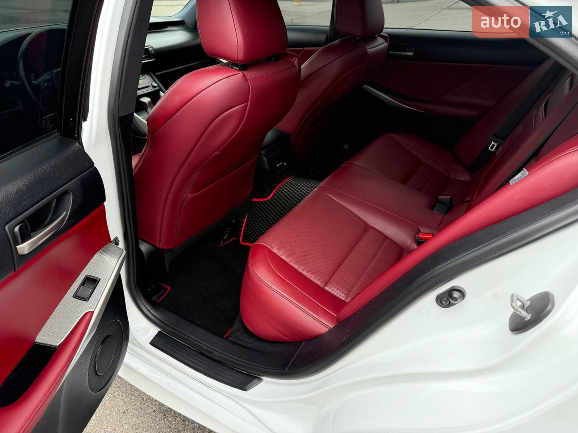 2016 Lexus IS - мініатюра 8