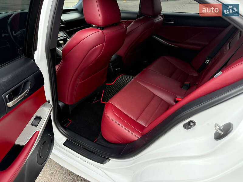 Седан Lexus IS 2016 в Києві