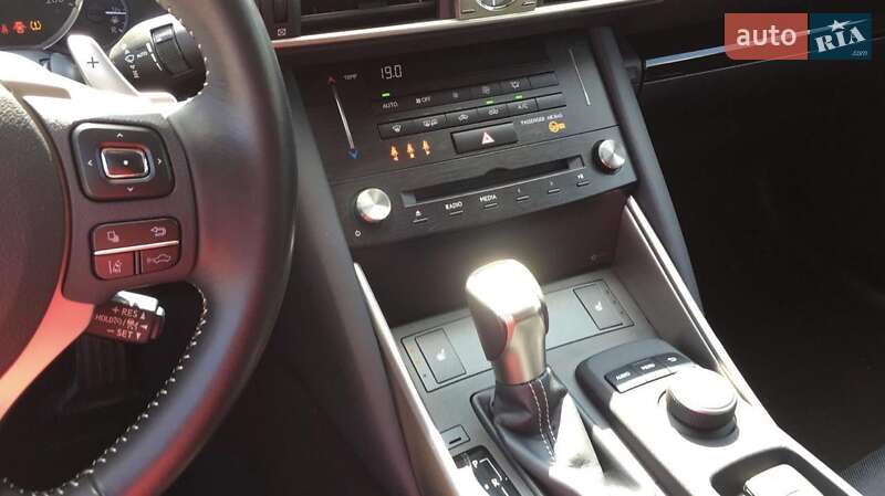 Седан Lexus IS 2017 в Тернополі фото 8 Седан Lexus IS 2017 в Тернополі