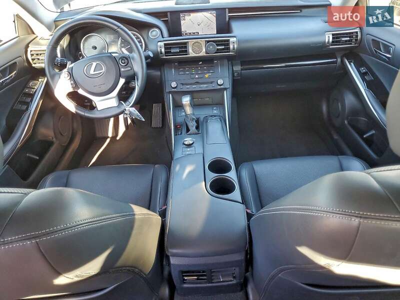 Седан Lexus IS 2015 в Киеве