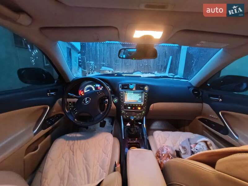 Седан Lexus IS 2006 в Борщеве