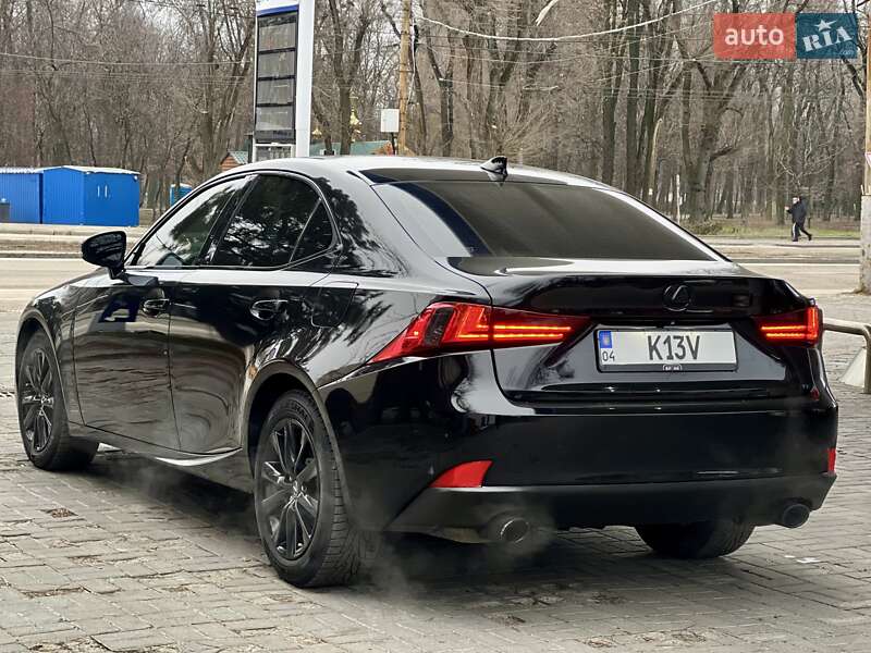 Седан Lexus IS 2015 в Днепре