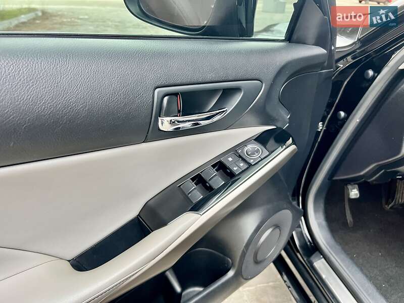 Седан Lexus IS 2015 в Днепре