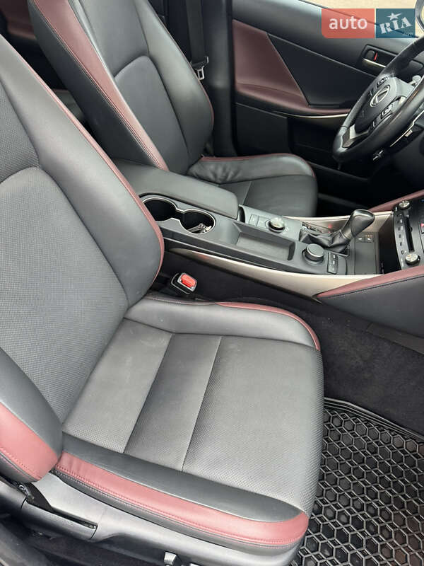 Седан Lexus IS 2016 в Киеве