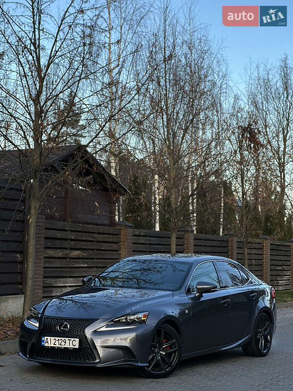 Седан Lexus IS 2013 в Буче