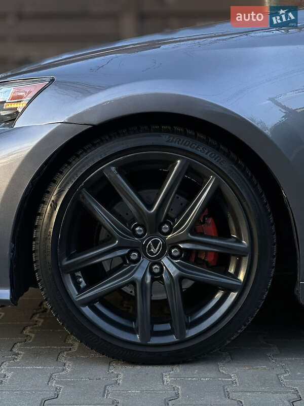 Седан Lexus IS 2013 в Буче