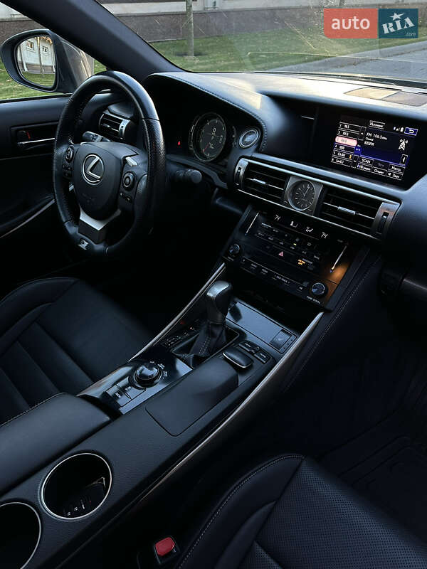 Седан Lexus IS 2013 в Буче
