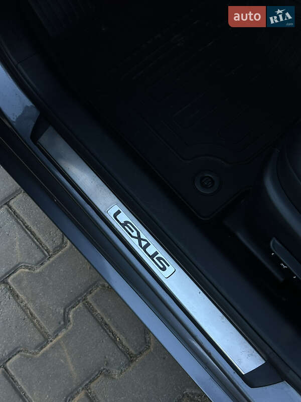 Седан Lexus IS 2013 в Буче