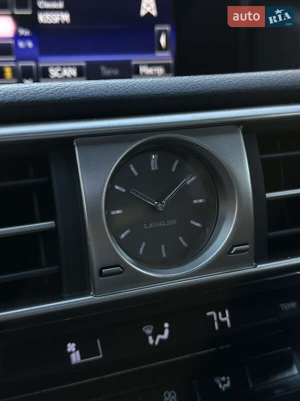 Седан Lexus IS 2013 в Буче