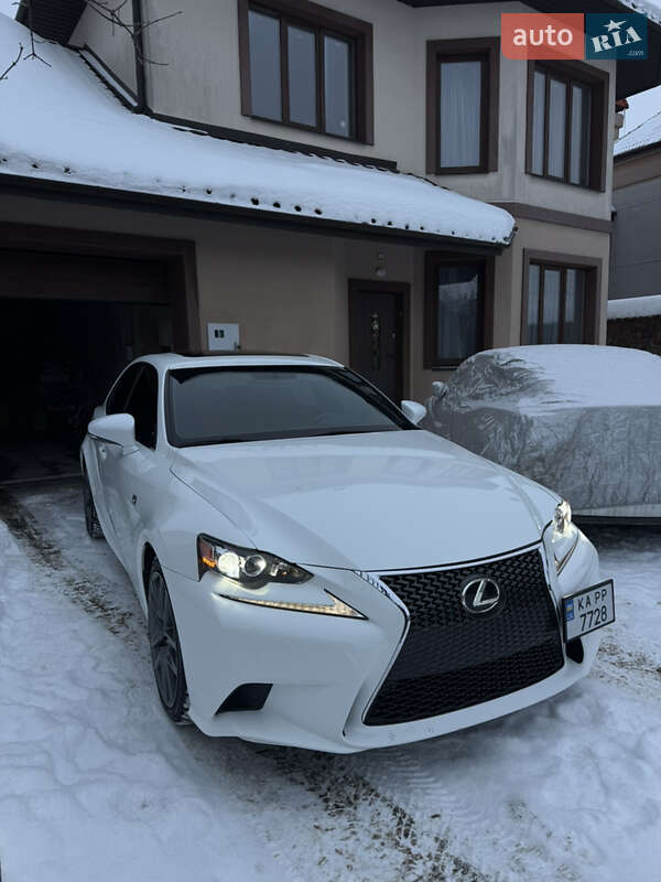 Седан Lexus IS 2015 в Ровно