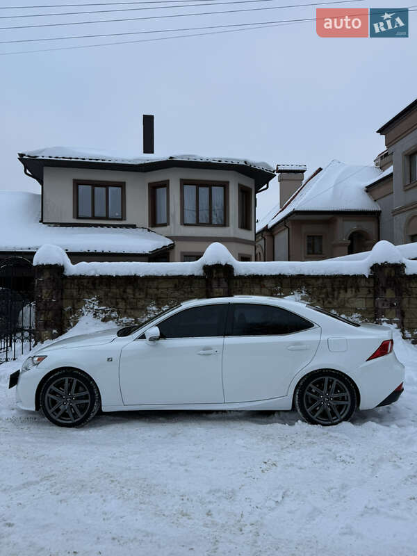 Седан Lexus IS 2015 в Ровно