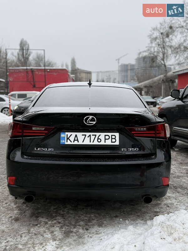 Седан Lexus IS 2015 в Киеве