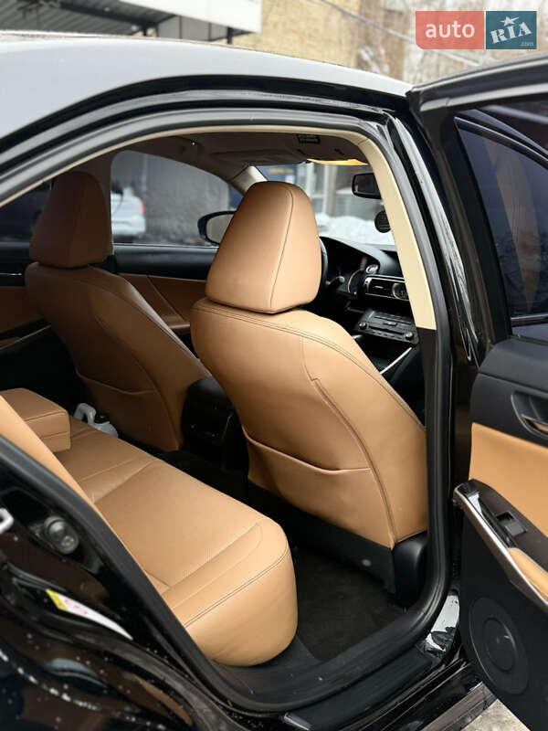 Седан Lexus IS 2015 в Киеве
